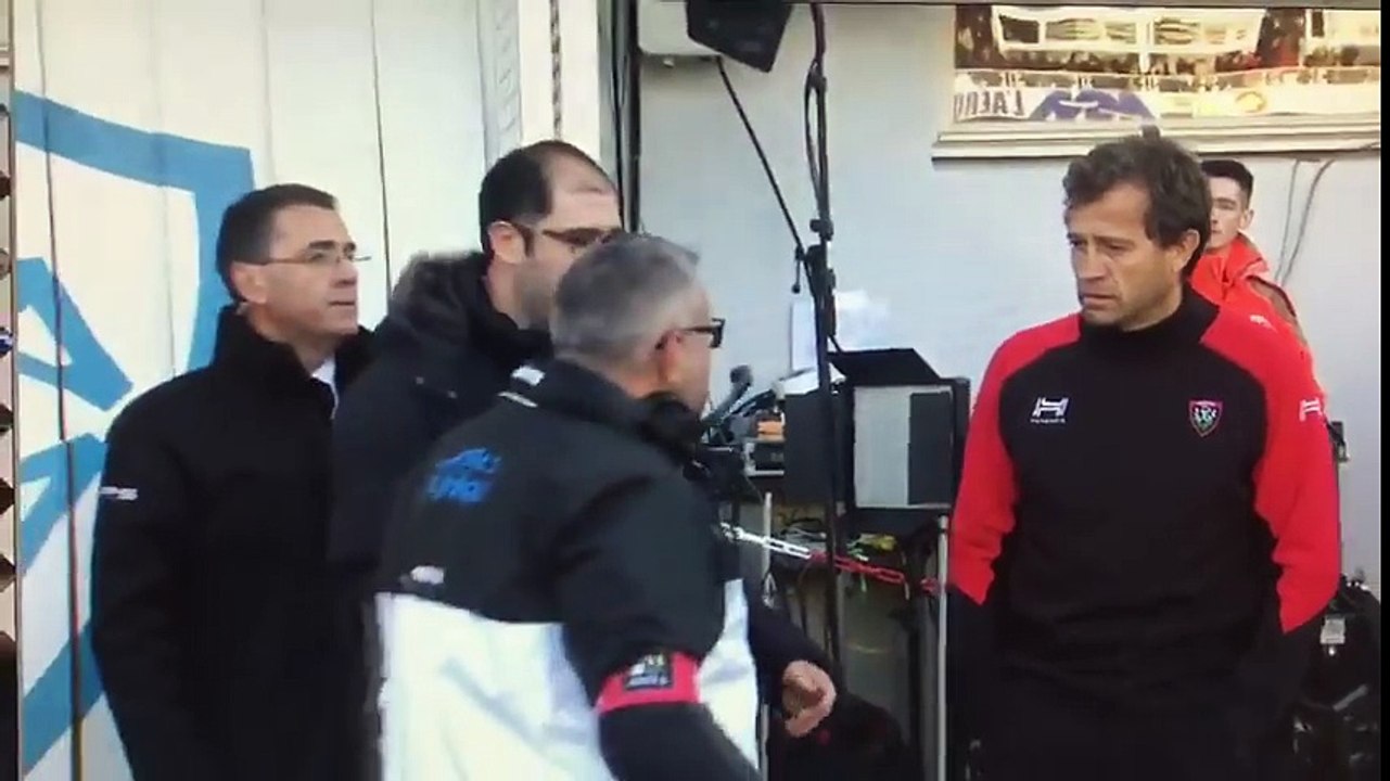 Christophe Urios gifle Fabien Galthié sur le bord de la pelouse
