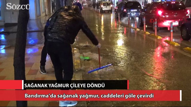 Bandırma'da sağanak yağmur, caddeleri göle çevirdi