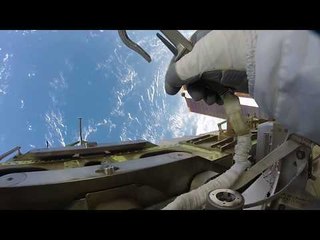 Astronaut's Camera Gives Incredible View of Earth During Spacewalk