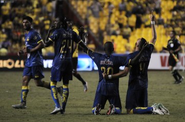 Delfín celebra tras la victoria ante Barcelona