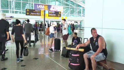 발리 공항 폐쇄 장기화 우려...승객 12만 명 '발 동동' / YTN