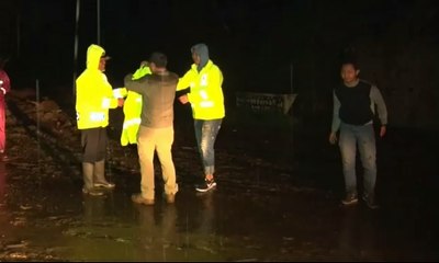 Tebing Longsor, Jalur Ponorogo - Pacitan Terhambat