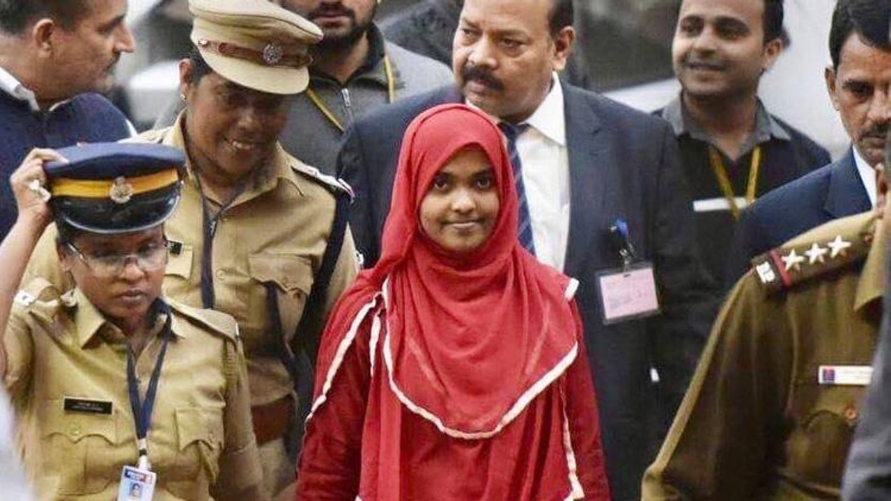 ഹാദിയ ഹോസ്റ്റലില്‍,  സുരക്ഷാ ക്രമീകരണങ്ങള്‍ ഇങ്ങനെ | Oneindia Malayalam