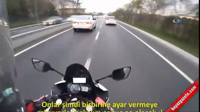Makas atan sürücüye bıçak çekti, yumruk ve tekmeler havada uçuştu