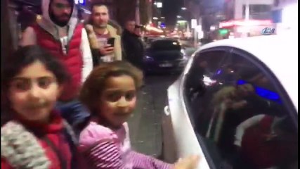 Uyuyan Çocuğu Araçta Bırakan Çift Panik Yaşattı