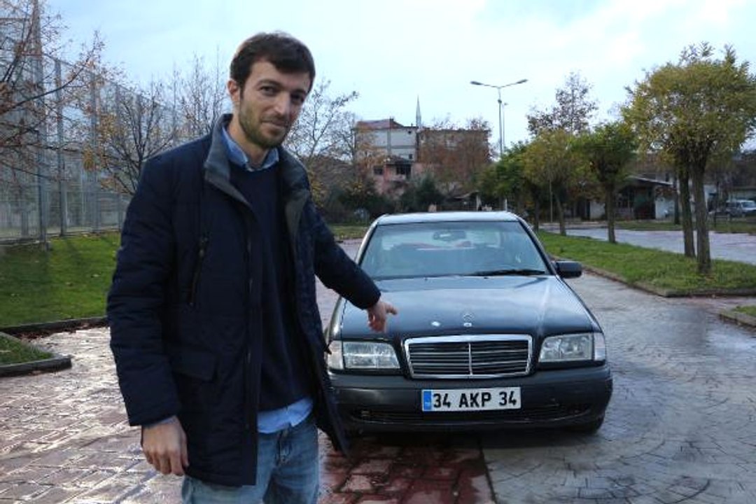 "34 AKP 34" Plakalı Otomobilini 500 Bin TL'ye S...