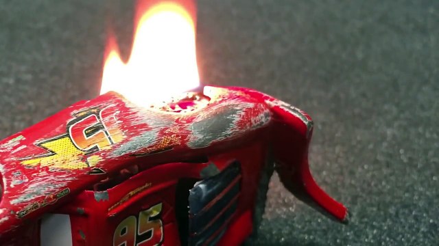 Cars 3 Lightning Mcqueen CRASH SCENE FIRE MOVIE next generation piston cup racers new diec