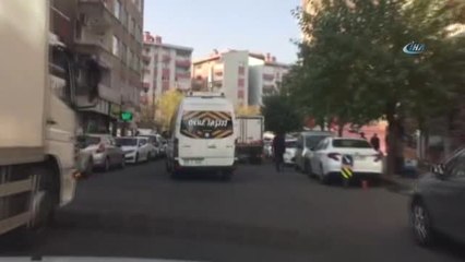 Kapısı Yarım Açık Giden Okul Servisi Şoförü Tepkilere Neden Oldu