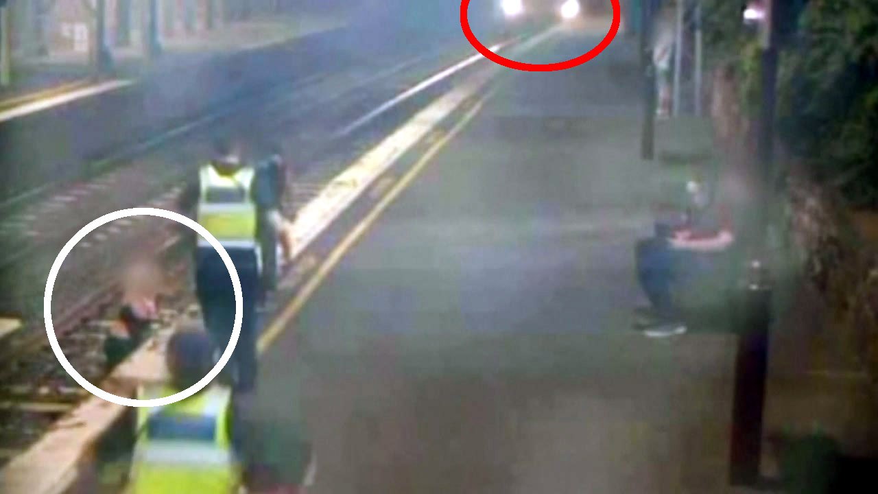 일촉즉발 철로 위 여성 극적 구조 포착 / YTN