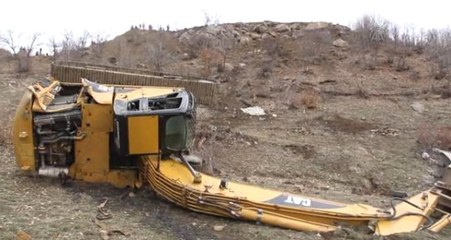 Teröristler Şemdinli'de Güdümlü Füzeyle İşçilere Saldırdı: 1 Şehit