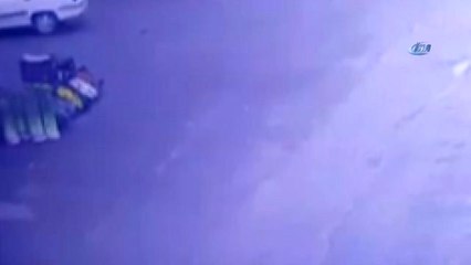 Patlayan Karpit Gazı Pazar Yerini Savaş Alanına Çevirdi... O Anlar Kamerada