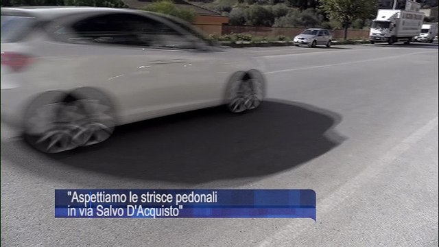 Aspettiamo le strisce pedonali in via Salvo D'Acquisto