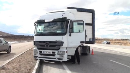 Yolda Kalp Krizi Geçiren Tır Sürücüsü Hayatını Kaybetti