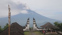 Turistas españoles y latinoamericanos atrapados por el volcán de Bali