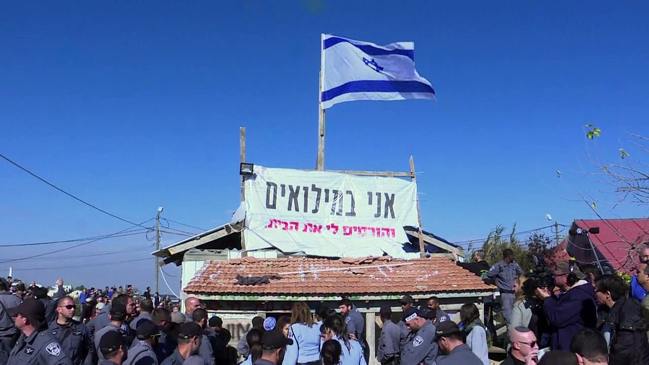 Israeli police evacuate workshop in illegal West Bank outpost