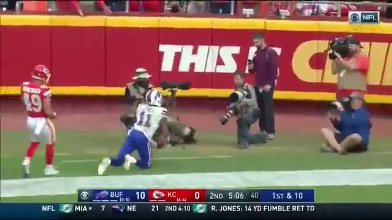 Zay Jones se relève avec magie sur le bout de ses pieds