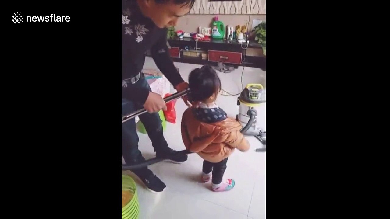 Dad creates cute ponytail on daughter with vacuum cleaner Dailymotion