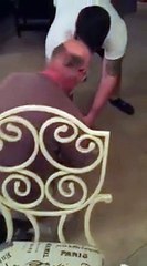 Emu il pleure en recevant un chiot pour son anniversaire !