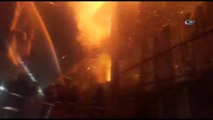 Fatih'te İki Katlı Ahşap Binada Korkutan Yangın