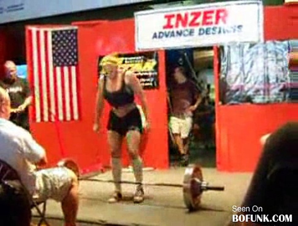 Chick Pukes Doing 424 lb Lift