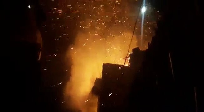 Küçük Çocuk Alevlerin Arasından Son Anda Kurtarıldı