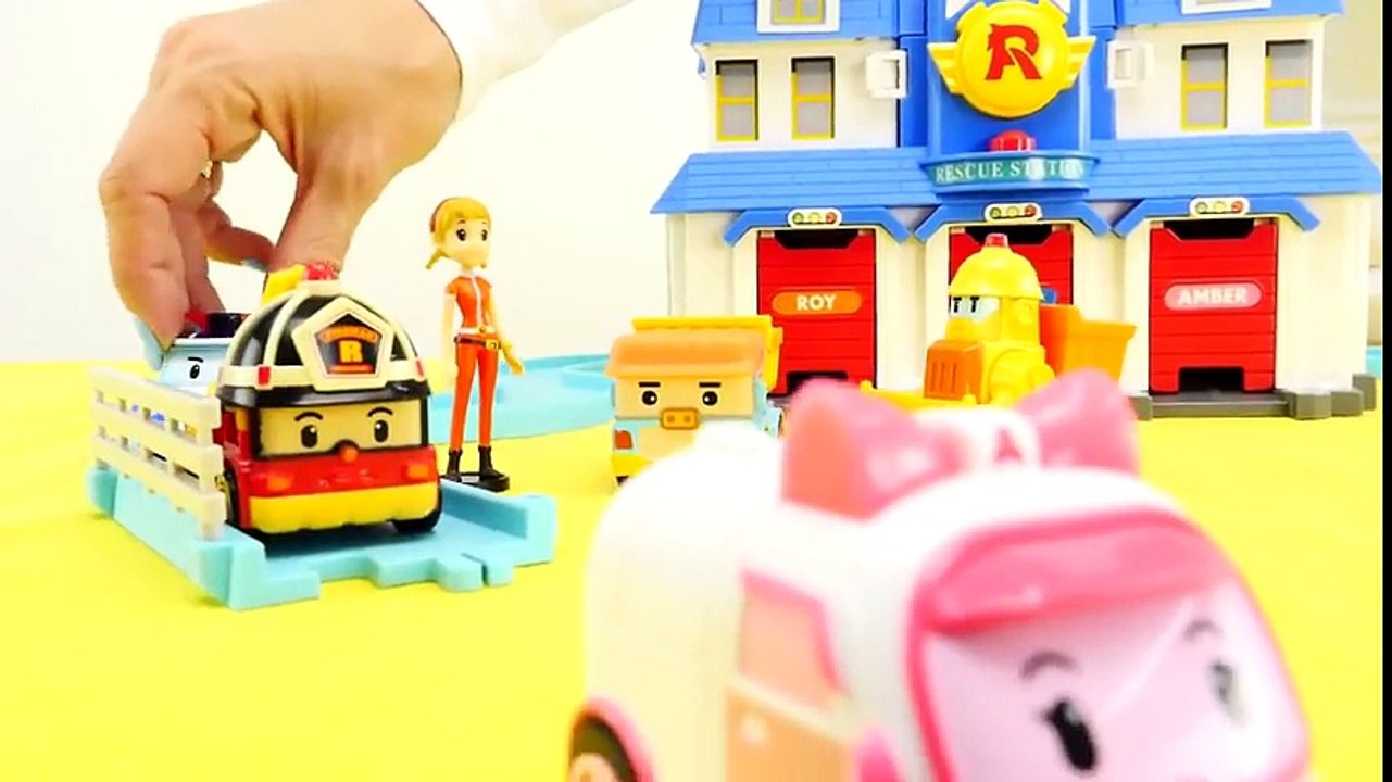 Dessins animés éducatifs! Robocar Poli: construction d'une nouvelle station de secourisme!