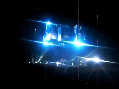 Muse - Supermassive Black Hole, Palacio de Deportes de la Comunidad de Madrid, Madrid, Spain 11/28/2009