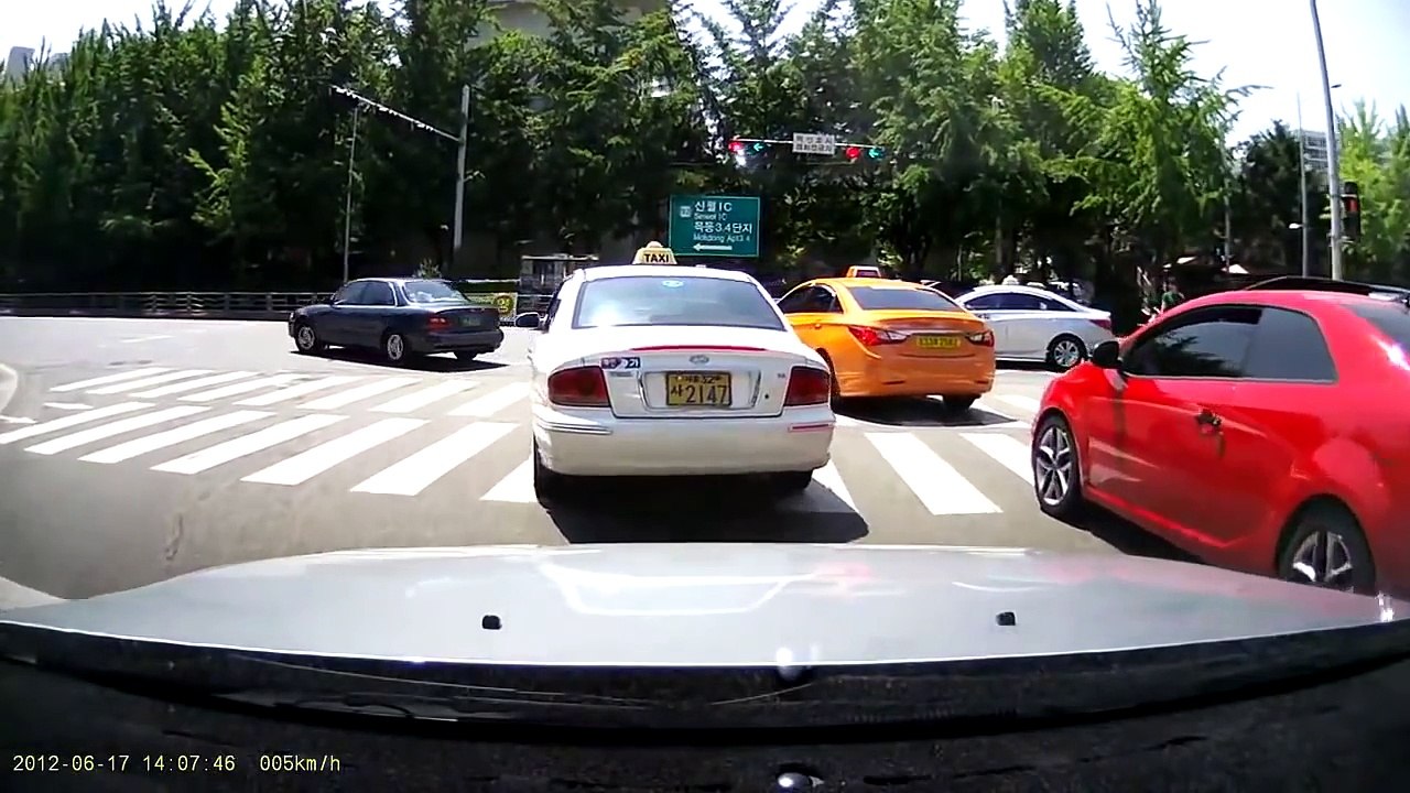 【警告 極可怕 膽小勿入】驚悚致命車禍 行車紀錄器全都錄！Best Dashcam Videos of 2016