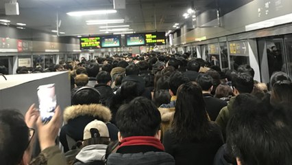 지하철 9호선 출입문 고장으로 지연..."파업과 무관" / YTN