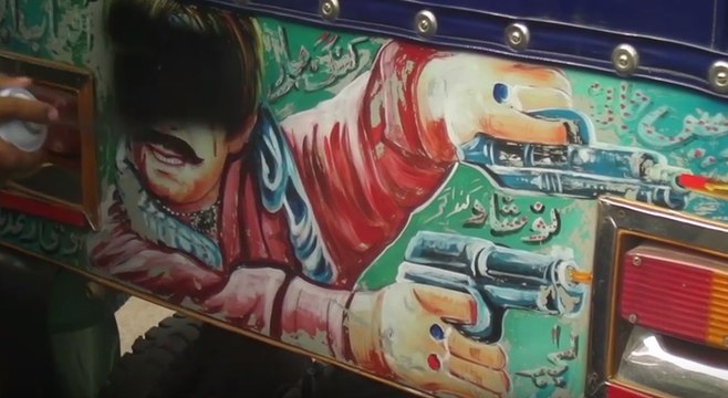 Traffic Police in Northern Pakistani City Ban 'Immoral' Rickshaw Art