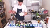 The beef doenjang porridge smells like pork back-bone stew! [ENG SUB]-F6cVCrQHJaQ