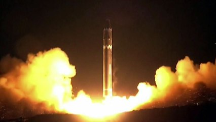 북, 화성-15형 공개..."역사적인 날" 선전전 / YTN