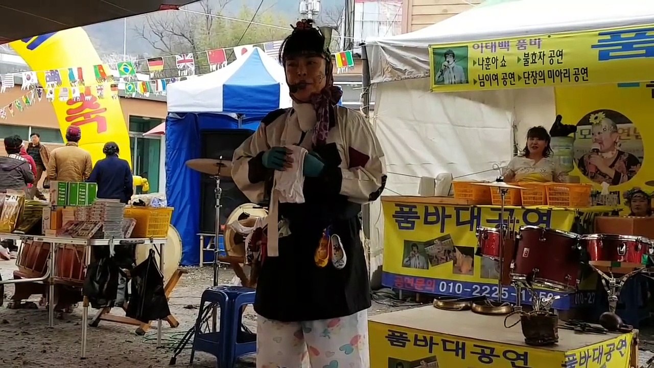 남자 관객에게 팬티를 벗겨?달라는 금왕수품바님~ㅋㅋ♡