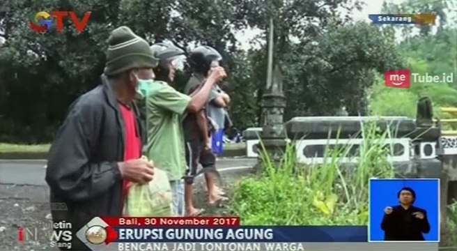 Fenomena Lahar Dingin Gunung Agung Jadi Tontonan Warga