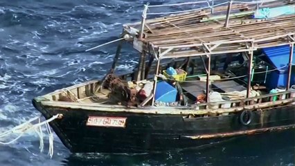 "北 어선 2척 日 해안에 표류...21명 구조" / YTN