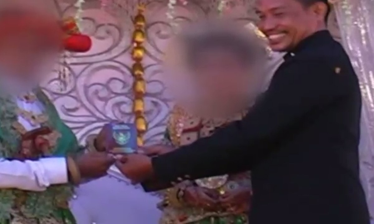 Tetap Menikah, Pasangan Bawah Umur Membuat Heboh Medsos