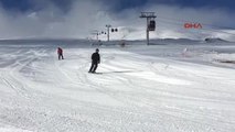 Kayseri Erciyes'te Kayak Sezonu Açıldı