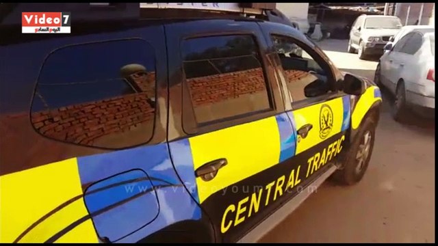 شاهد.. سيارة ترصد مخالفات مرورية على الطريق الدائرى