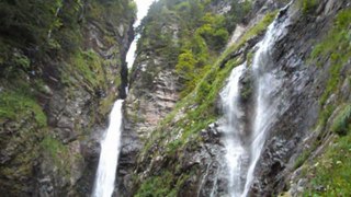 Cascade d’enfer – Vallée du Lys – Bagnères de Luchon – Chute d’eau Pyrénées – Randonnée Tourisme Montagne Vlog Vacances