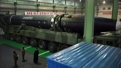 敬愛する最高指導者、金正恩同志が大陸間弾道ロケット「火星-15」型の試験発射を指導した_20171129