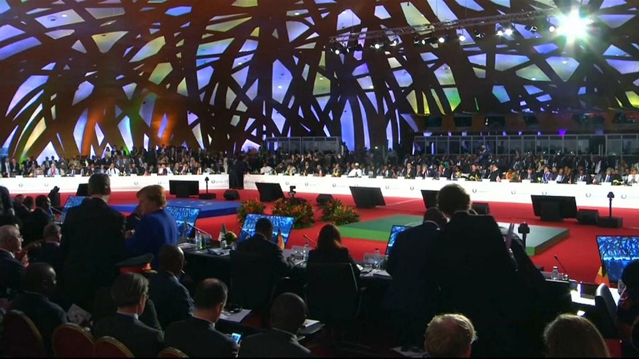 EU-Afrika Gipfel: mehrere Länder wollen Opfer von Menschenhändlern aus Libyen befreien