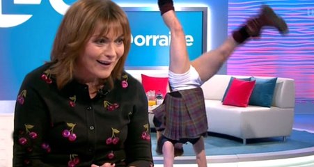 İskoçlu Yoga Eğitmeni Finlar Wilson'ın Etekle Yaptığı Şov, Canlı Yayına Damga Vurdu