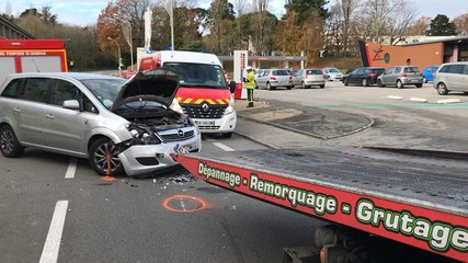 Download Video: Moto contre voiture : trois blessés dans un accident