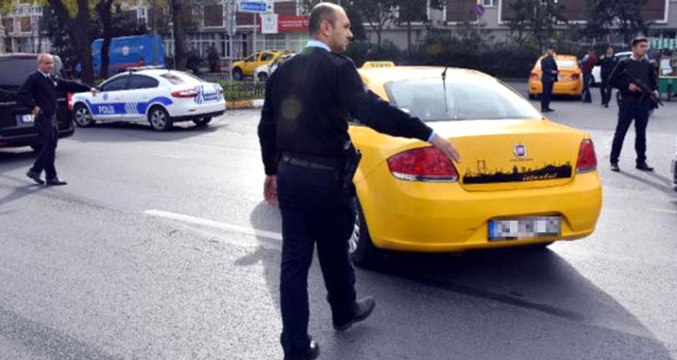 Vatan Caddesi'nde Polis İki Şüpheliyi Arıyor, Taksiler Tek Tek İnceleniyor