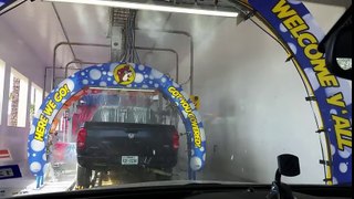 Kids reaction to the Biggest Car Wash