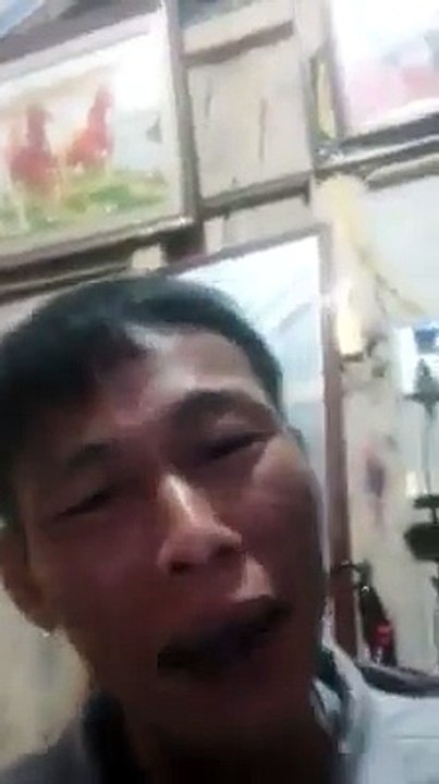 Chim bị rắn cắn chết, chủ nuôi ôm xác khóc lóc và trách tội… cái lồng