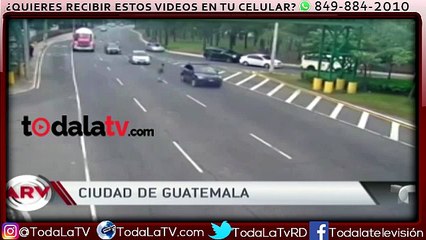 Hombre sale volando por el aire tras ser atropellado-Al Rojo Vivo-Video