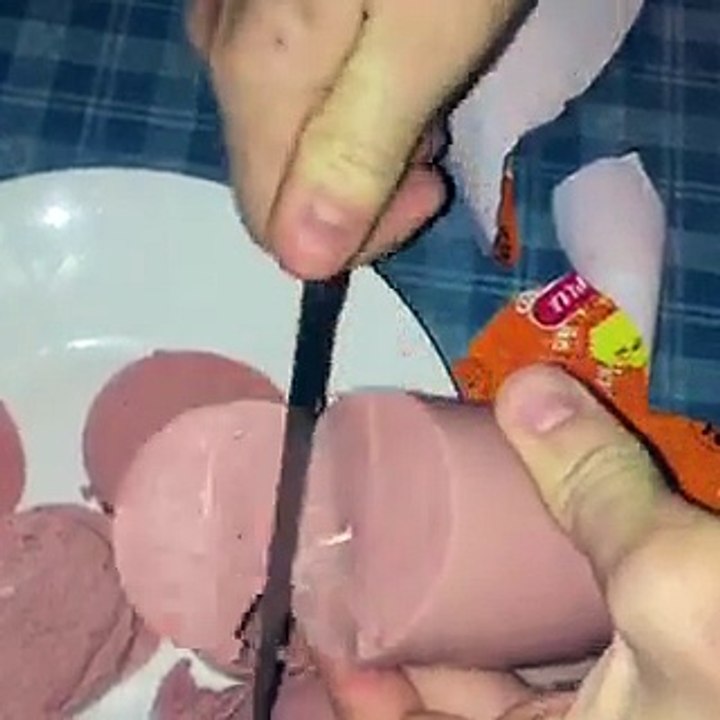 E tmerrshme çfarë gjen një qytetar në një sallam pule