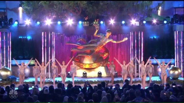 Rockefeller Christmas Tree Lighting Kicks Off Holiday Season in NYC