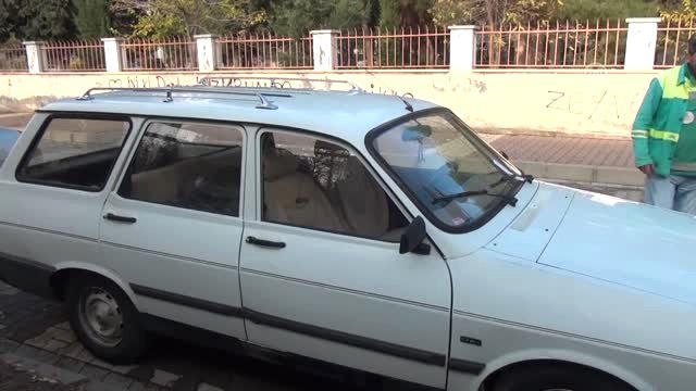 Bagajda Mahsur Kalan Köpeği Kurtarma Çabası